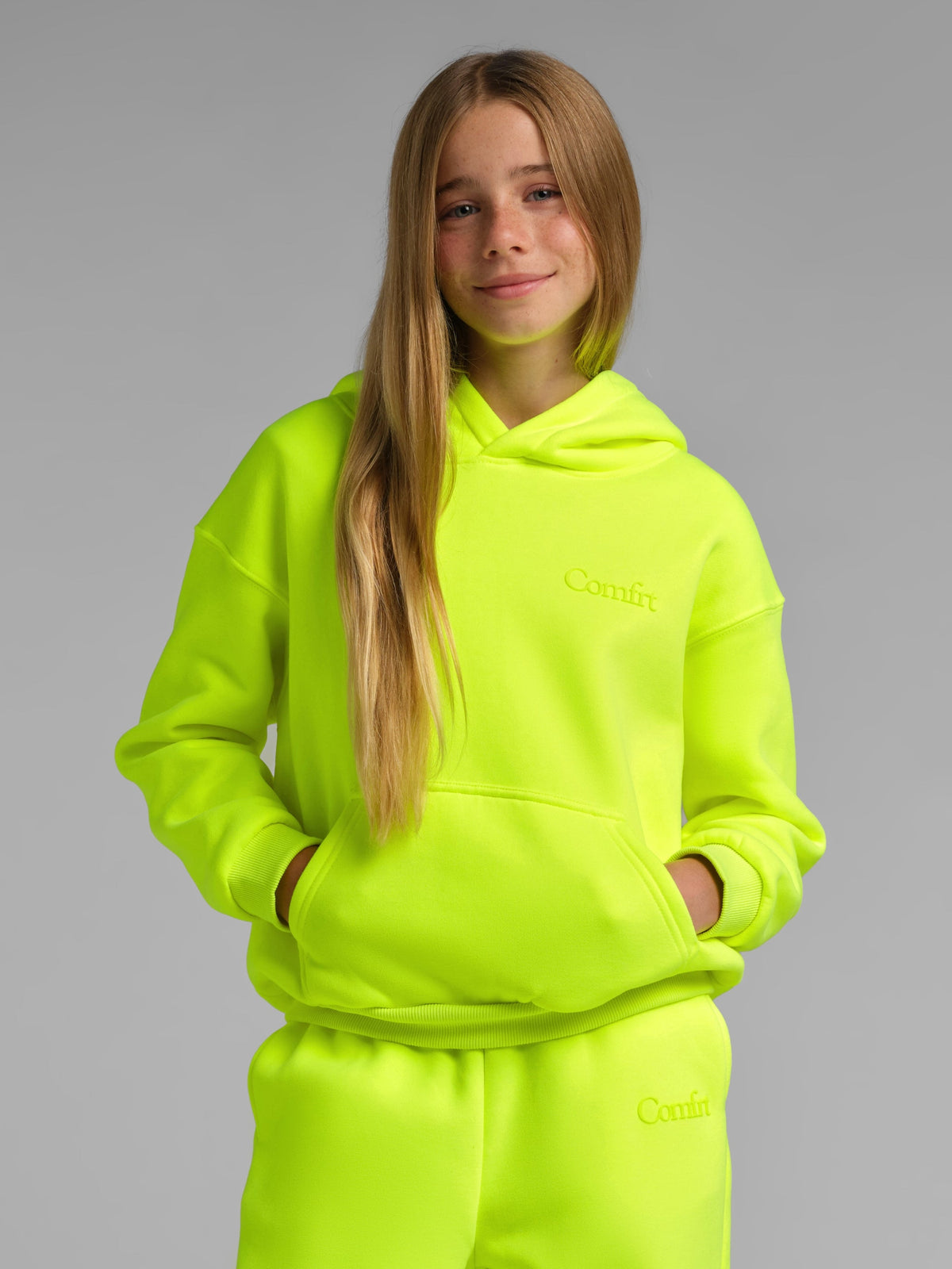 Sweat à capuche enfant — Neon Minimalist — Comfrt