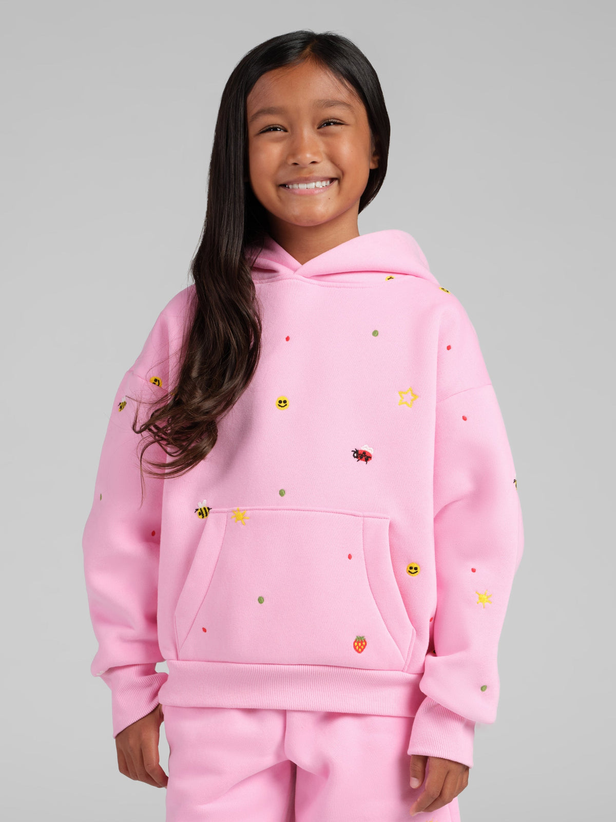 Sweat à capuche enfant — Varsity Allover Embroidered — Comfrt