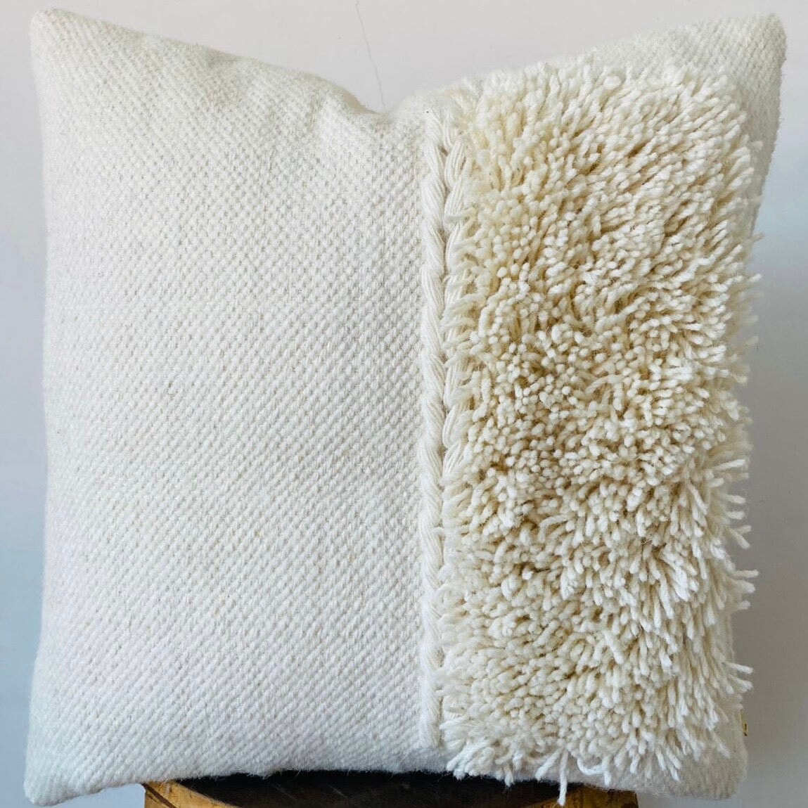 Coussin décoratif — Tasso tissé main of — The Loomia