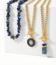 Bijou — Layered Gold Chain collier avec Natural Lapis Stone