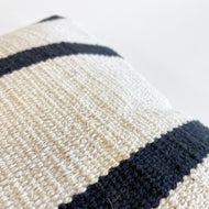Housse de coussin — Chanda tissé main noir et crème