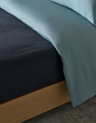 Couverture — Waterfront Grid Matelasse