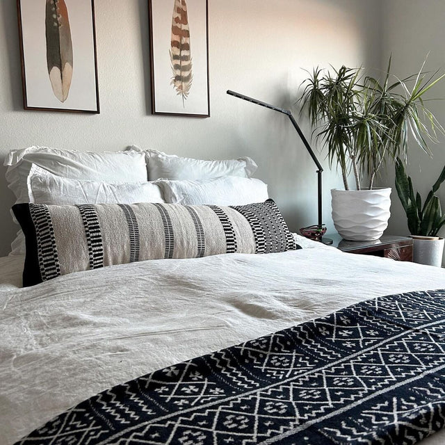 Coussin décoratif — Katrin noir et Ivory lombaire