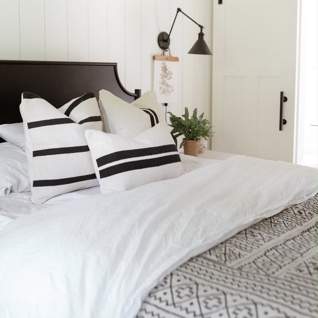 Coussin décoratif — Viti tissé main noir et crème